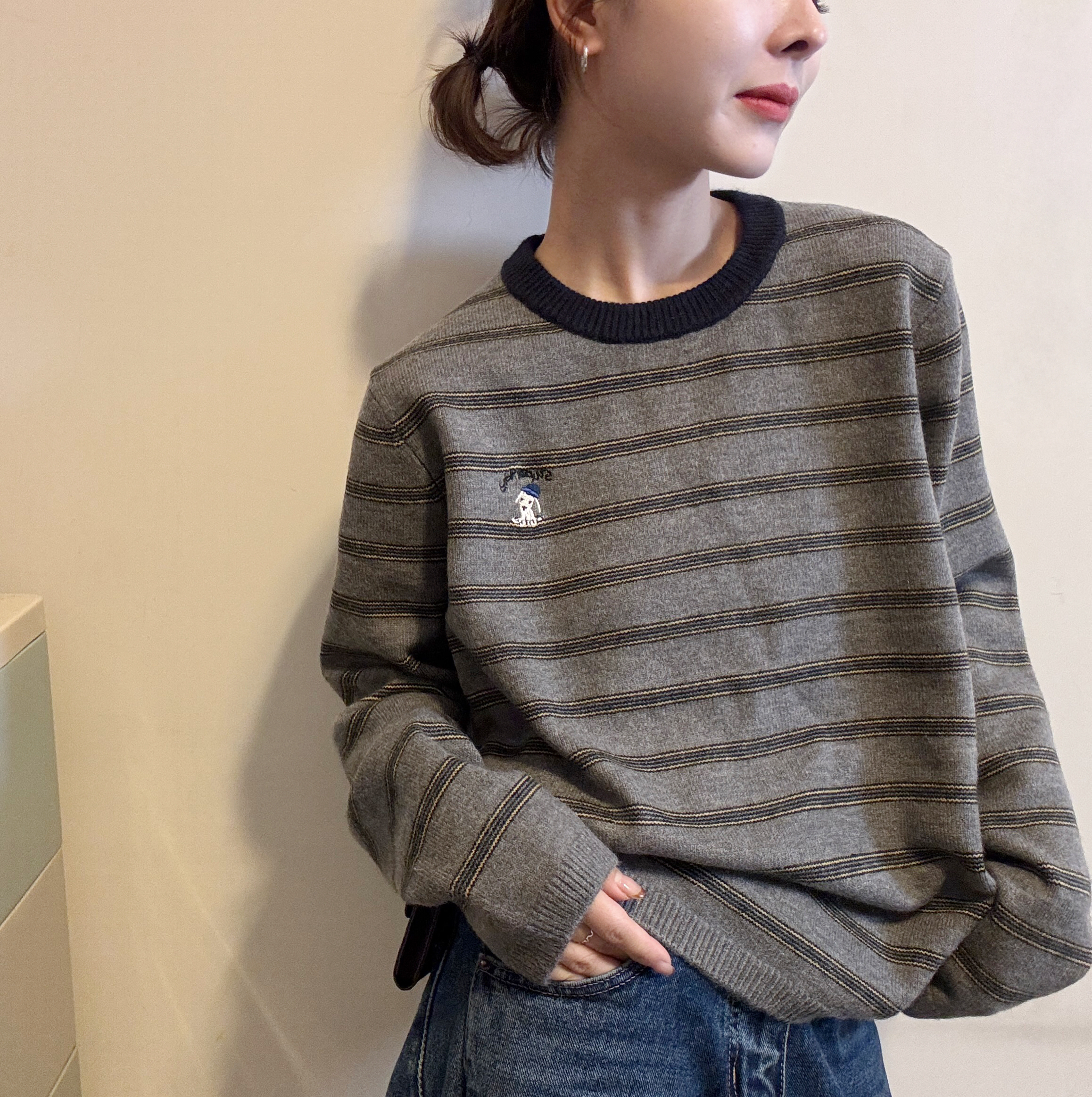 欧洲站2025冬季新款圆领卡通动物刺绣细条纹皮色套头针织衫上衣女