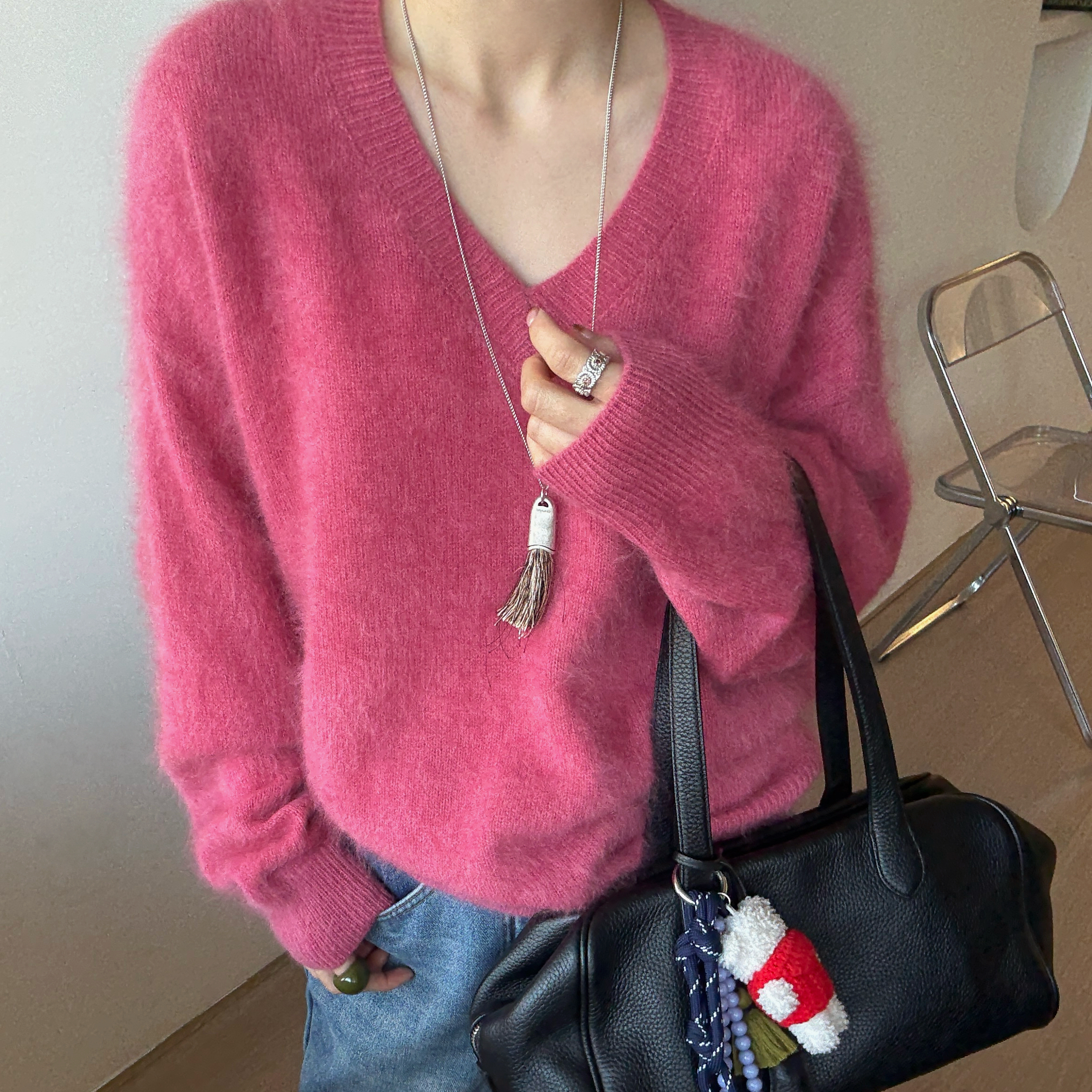 欧洲站2025冬季韩版气质V领落肩糖果色拉绒羊毛针织衫套头毛衣女