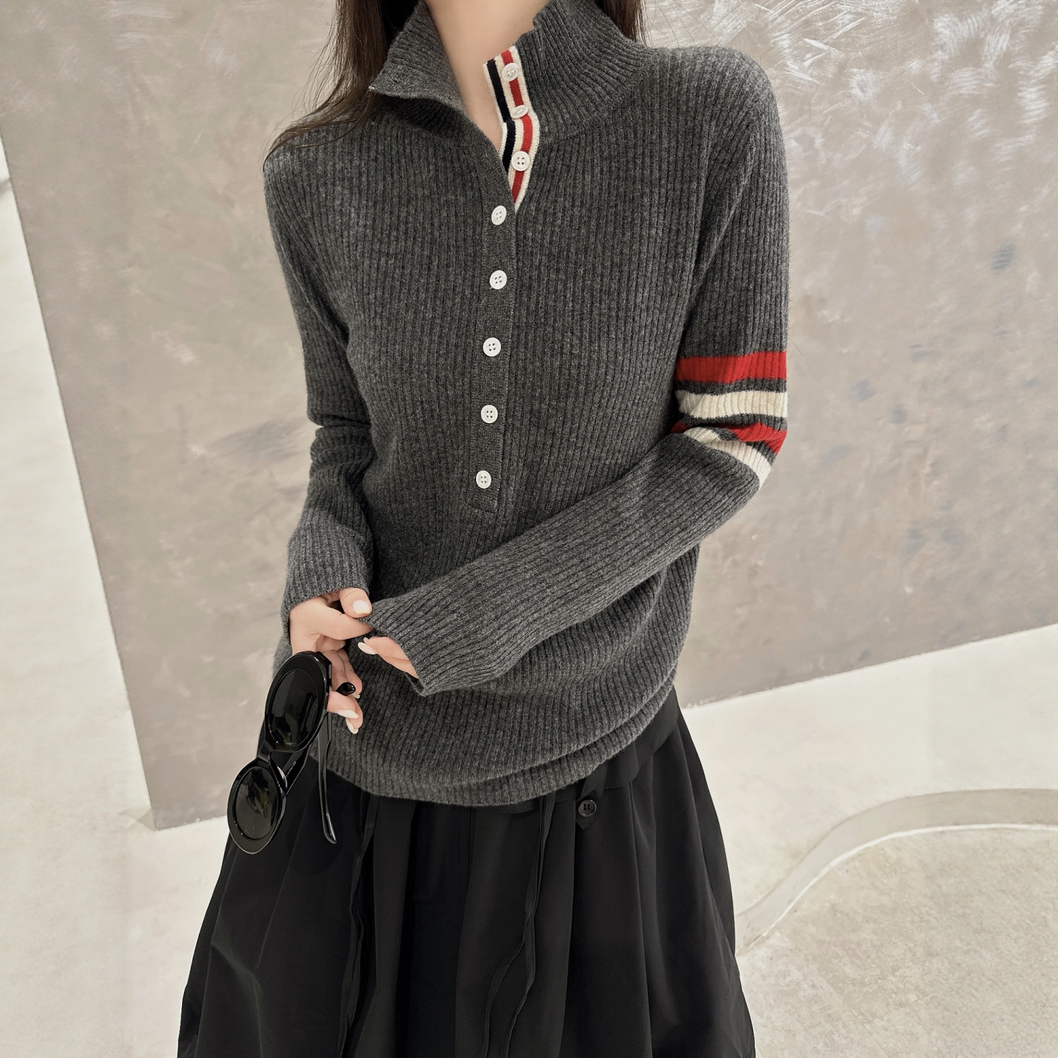 欧洲站2025冬季新款时尚半高领排扣设计手臂条纹羊毛针织衫毛衣女