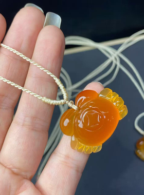 八方来财螃蟹玛瑙项坠俏色原皮雕刻玉石招财贝壳铜钱玉髓坠