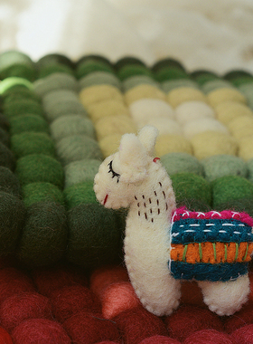 尼泊尔手工羊毛毡胸针可爱羊驼别针小众学生男女情侣恐龙徽章百搭