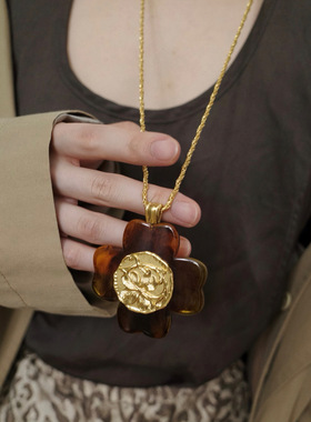 秋冬吴昕同款琥珀色护身符系列四叶草复古金币树脂吊坠长款项链