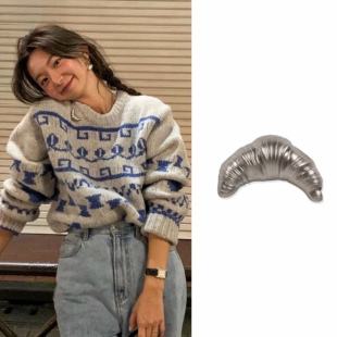 可颂领扣 小众设计情侣款 韩国ins博主fever同款 银色牛角包胸针