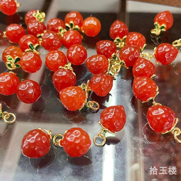 天然红玛瑙草莓吊坠水果小草莓挂坠项链小滴流锁骨链