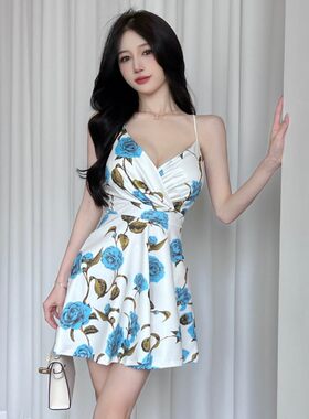 夜店显瘦连衣裙蹦迪辣妹ktv小个子吊带减龄纯欲风印花性感深v短裙