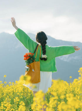 高级感显白温柔风绿色开衫针织女2025春秋新款宽松慵懒风毛衣外套