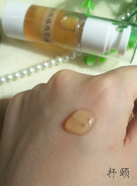 控油收缩精华35ml  收敛细致，清爽调理 。涂厚了易搓泥啊。