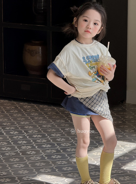 花呦杏色唐老鸭高尔夫T恤61元 黑色两边蓝色拼接短裤61元