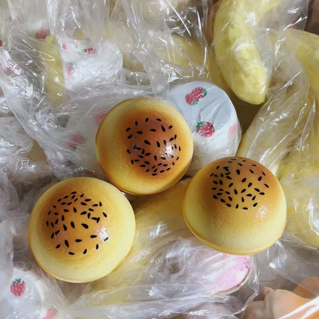 手感湿软慢仿真pu蛋黄酥慢回弹捏捏乐解减压模型道具礼物一件代发