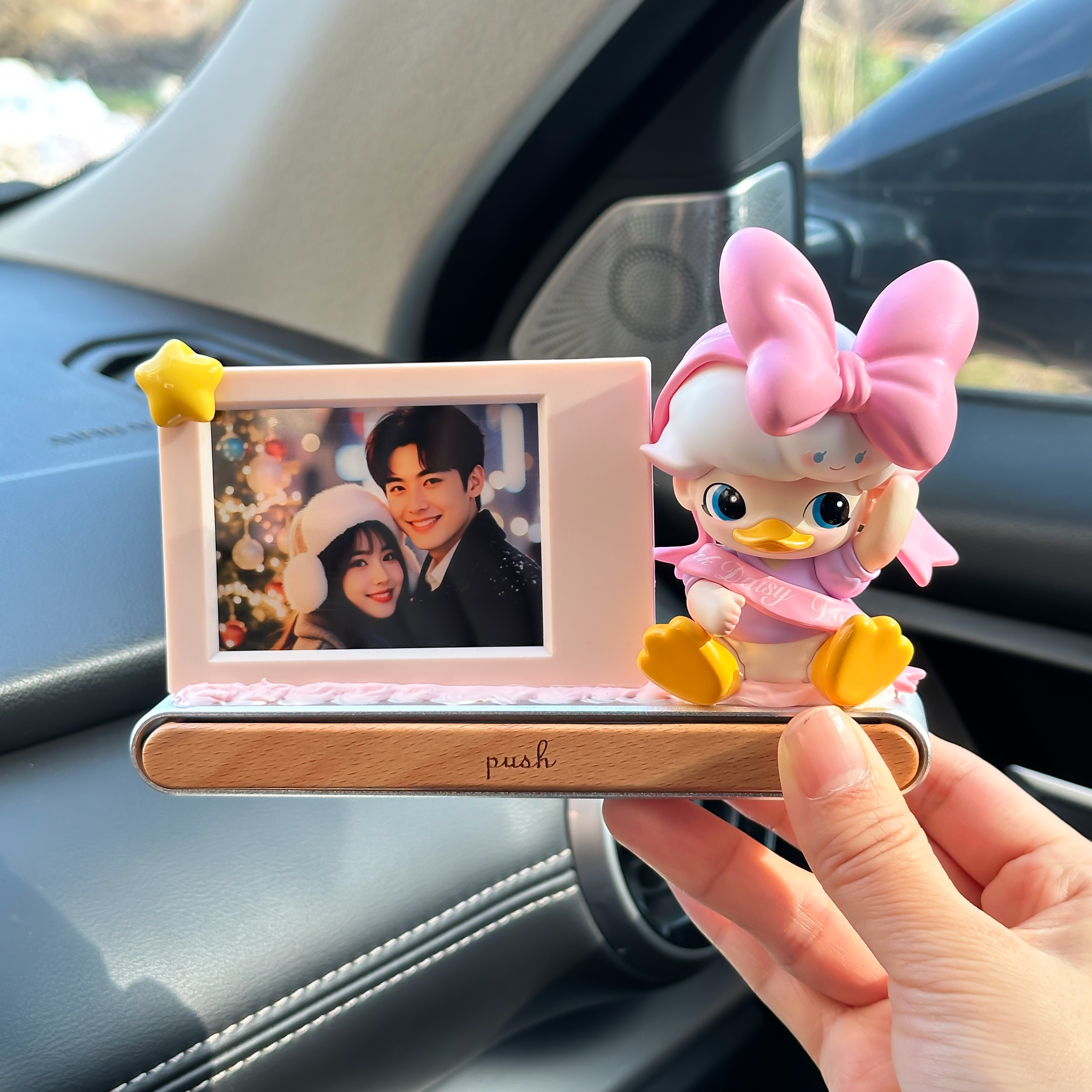 适用正品泡泡玛特拍立得情侣照片相框车载摆件汽车停车号码牌礼物