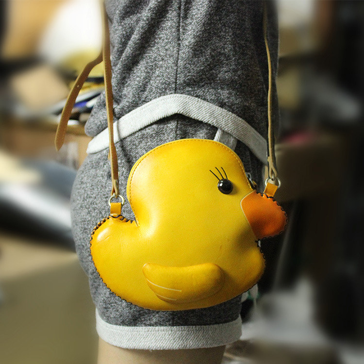 真皮大黄鸭手机包6P动物包包 牛皮小黄鸭单肩包可爱斜挎包鸭子在类目 箱包皮具/热销女包/男包, 女士包袋中 - 来自Buy2taobao.com提供专业的淘宝代购服务