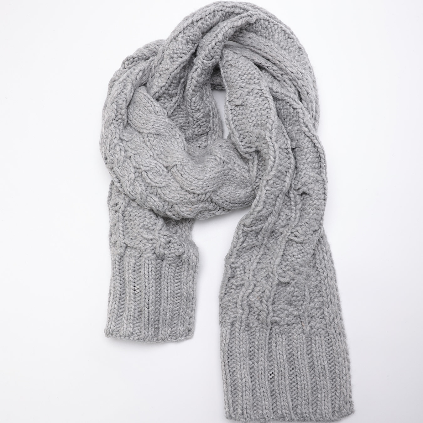 时尚百搭绞花灰针织围巾