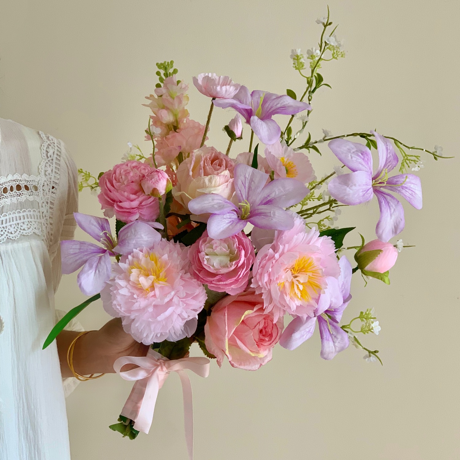 高级感粉紫色结婚领证手捧花ins