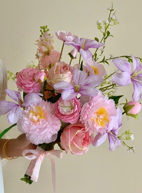 高级感粉紫色结婚领证手捧花ins