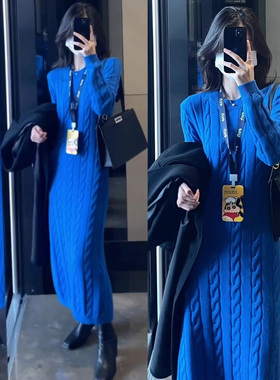 网红法式蓝色针织连衣裙女秋冬高级感长袖收腰显瘦内搭毛衣长裙子