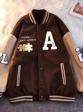 2024秋季复古咖啡色拼图字母刺绣毛巾绣拼接情侣外套夹克棒球服男