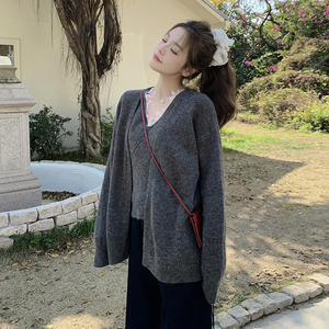 独特超好看灰色针织毛衣套装女春2025新款超火V领背心开衫两件套图片