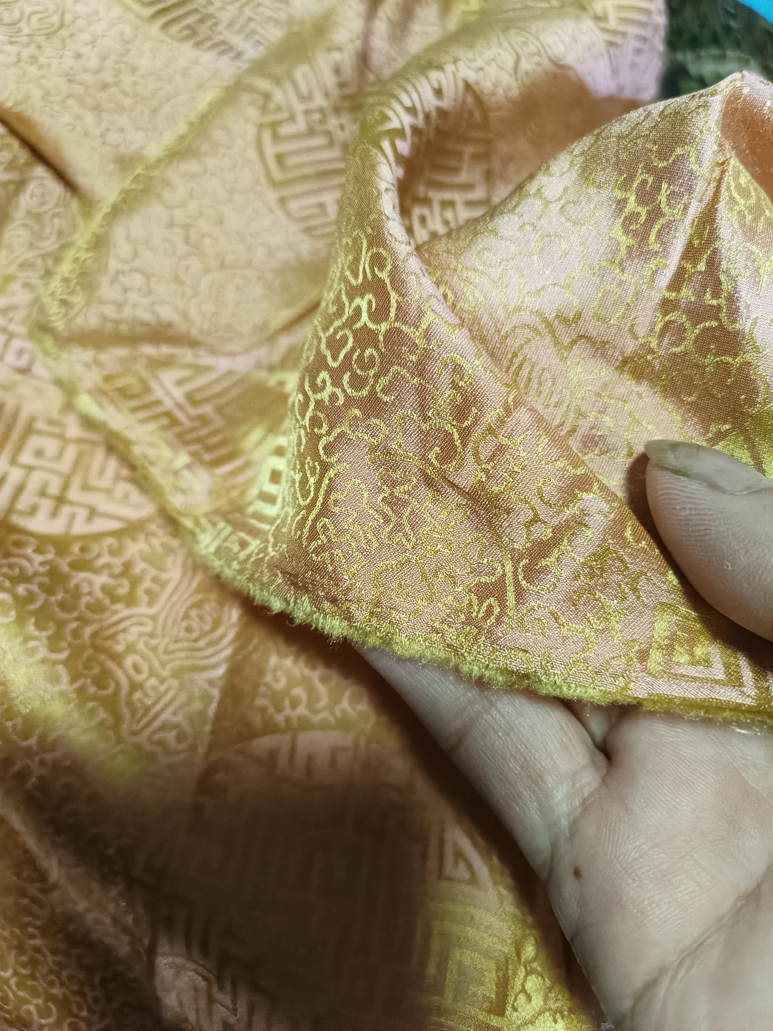 桑蚕丝绸红金色团花提花真丝桑波缎丝巾裙制衣服装面料布料宽1.1 - 实物图