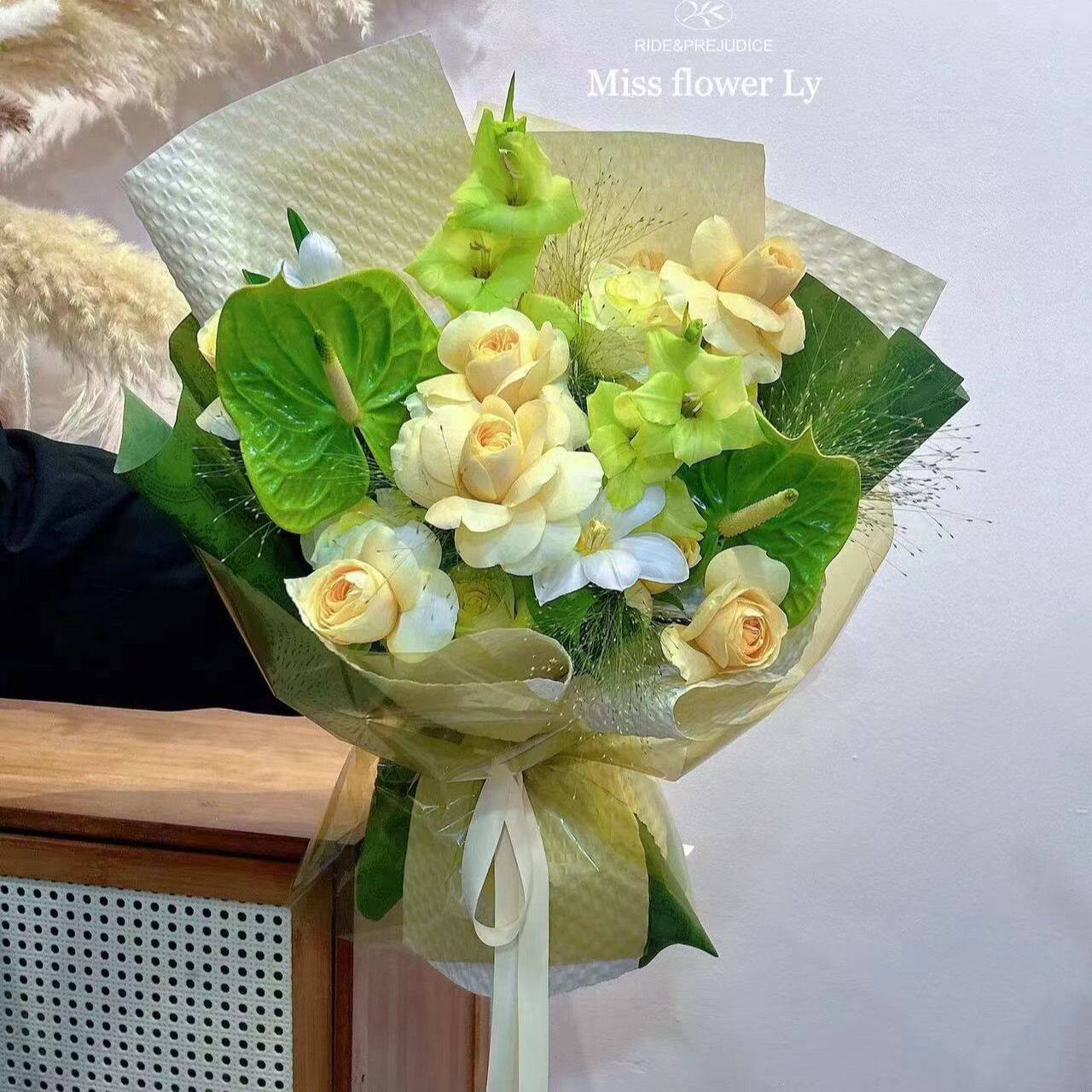 时光韵味-绿色系奶油杯绿掌剑兰混搭花送礼-福州花店鲜花同城速递