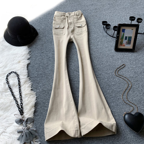 米黄色微喇叭牛仔裤女春秋季