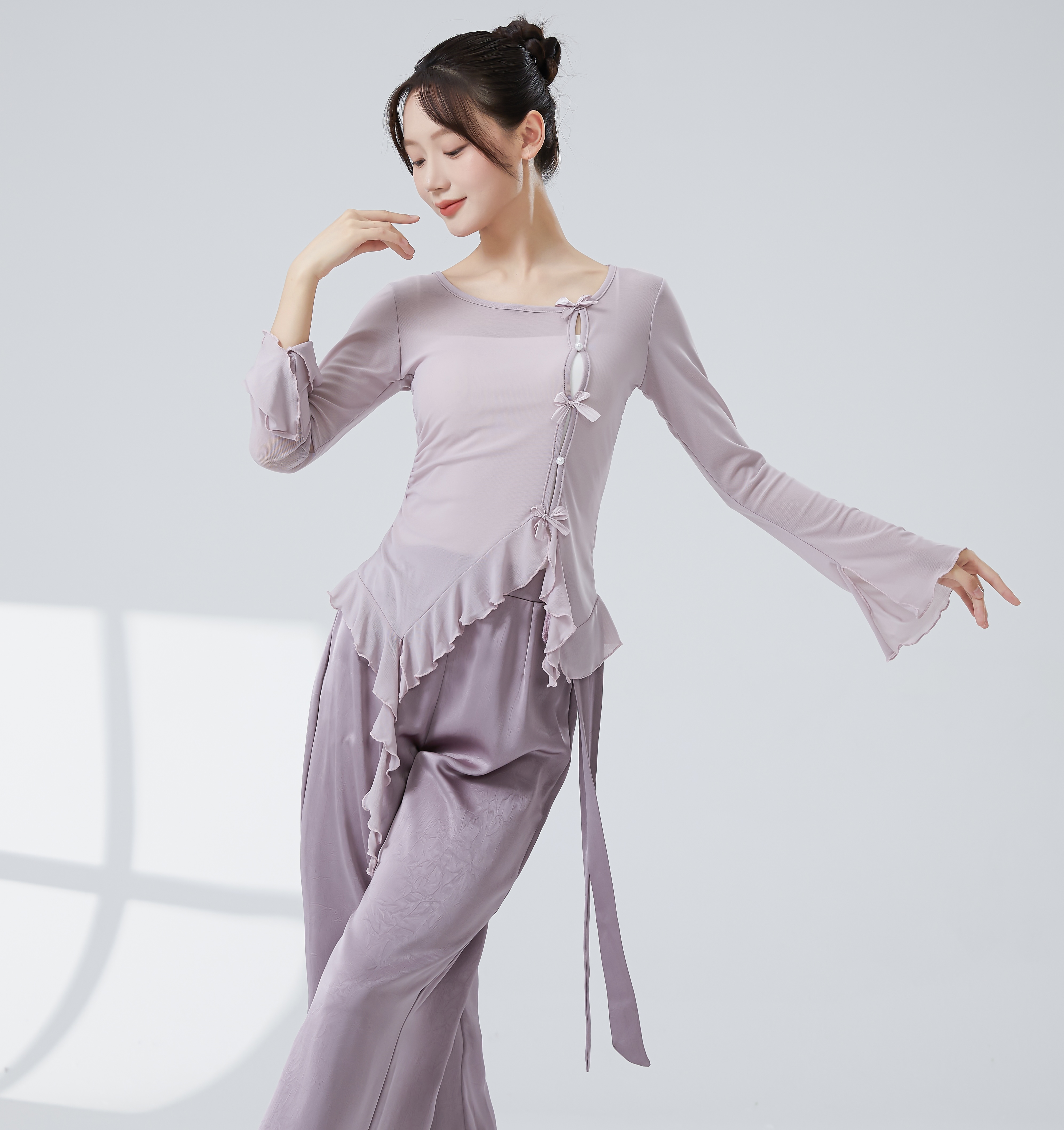 新款古典舞加密加厚纱衣练功服女秋冬蝴蝶结钉珠扣身韵舞蹈服上衣