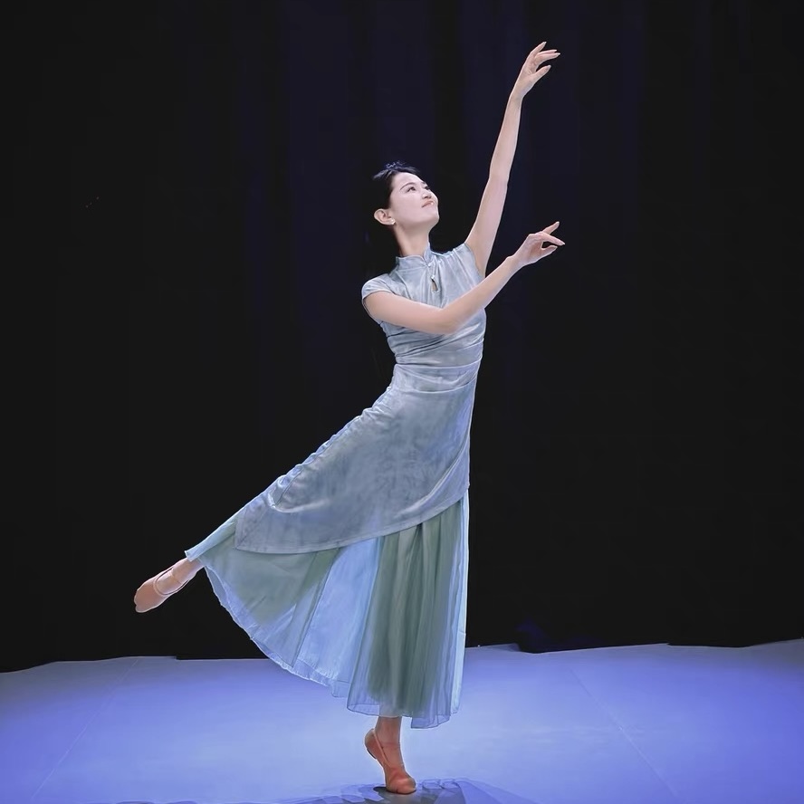 新款古典舞蹈服装新中式旗袍舞蹈服套装扇子舞伞舞节目演出服仙女