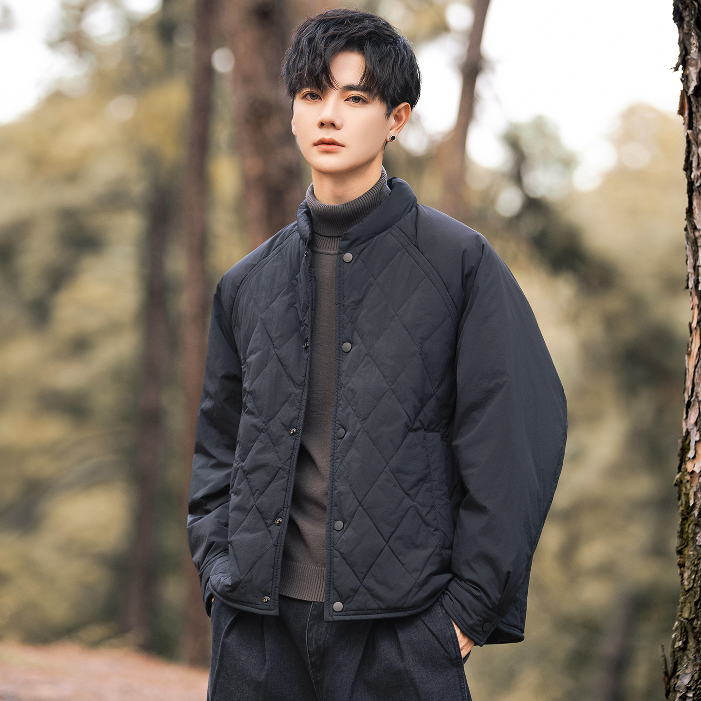 2025冬男宽松圆领菱形格标90轻薄羽绒服A230-8605-P218(控299),男装羽绒服,电商A230 2025冬男宽松圆领菱形格标90轻薄羽绒服A230-8605-P218(控299),男装羽绒服,电商A230