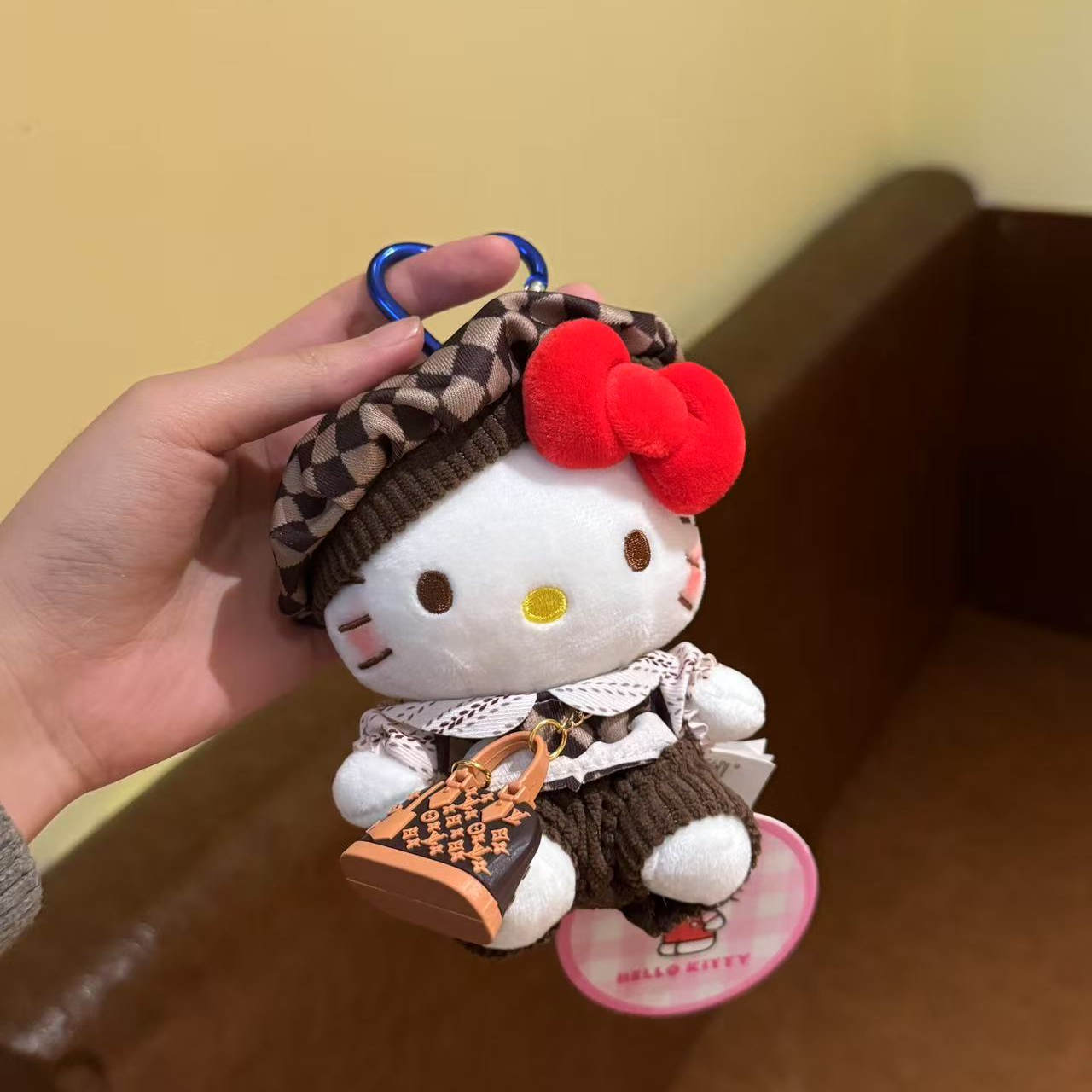 日本代购老钱风KT猫包挂件毛绒公仔玩偶可爱钥匙扣创意礼物送女生