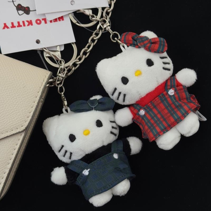 日本代购小鼻嘎me%系列联名格仔裙Kitty迷你包挂件kt猫公仔钥匙扣