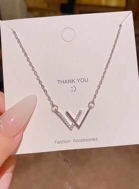 小众高级感双V吊坠项链女ins潮时尚百搭气质钛钢字母M锁骨链颈链