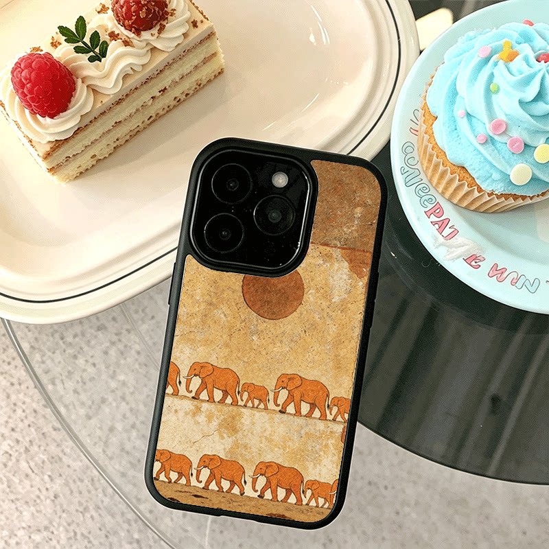 小众沙漠群象适用苹果18手机壳iPhone17创意15promax新款14爆款13min网红女12爆款11黑色肤感16玻璃8防摔硬壳