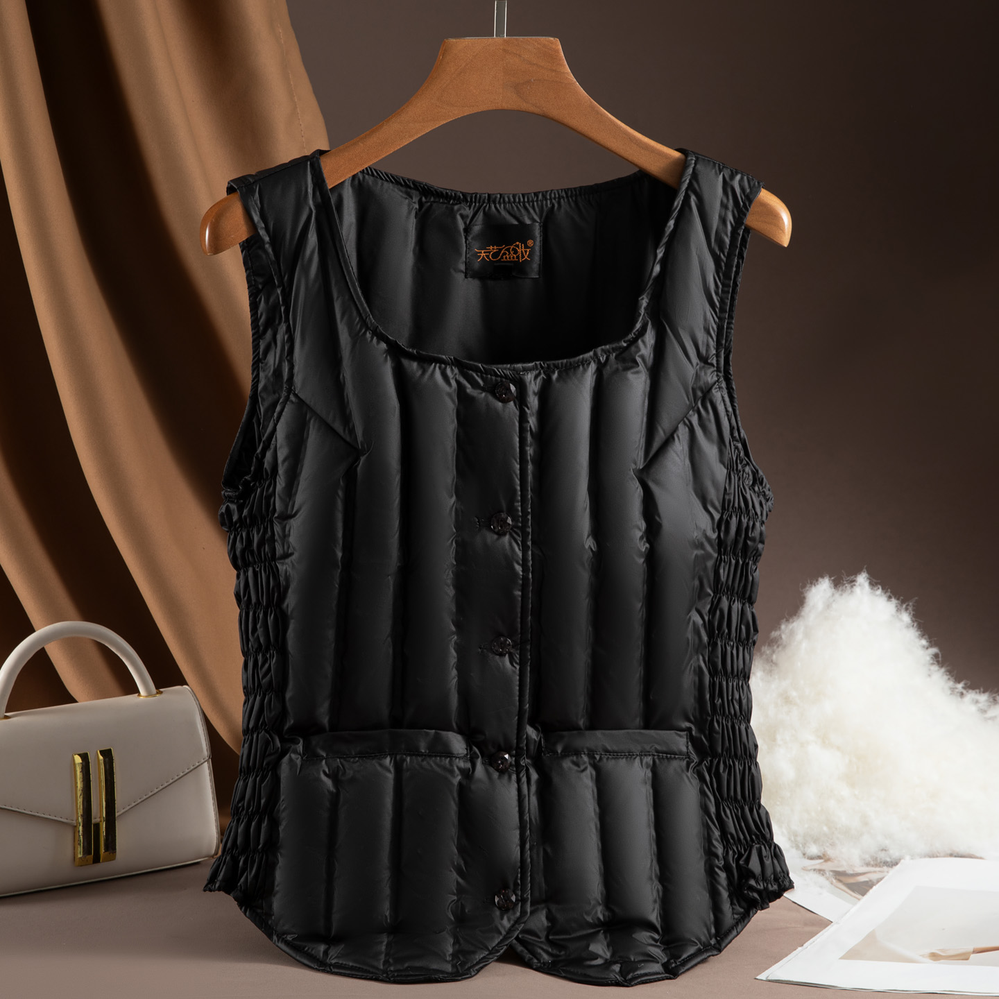 新款冬季轻薄内穿短款羽绒马甲女