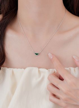 新中式微镶钻三角项链轻奢高级感精致小众设计锁骨链显白极细颈链