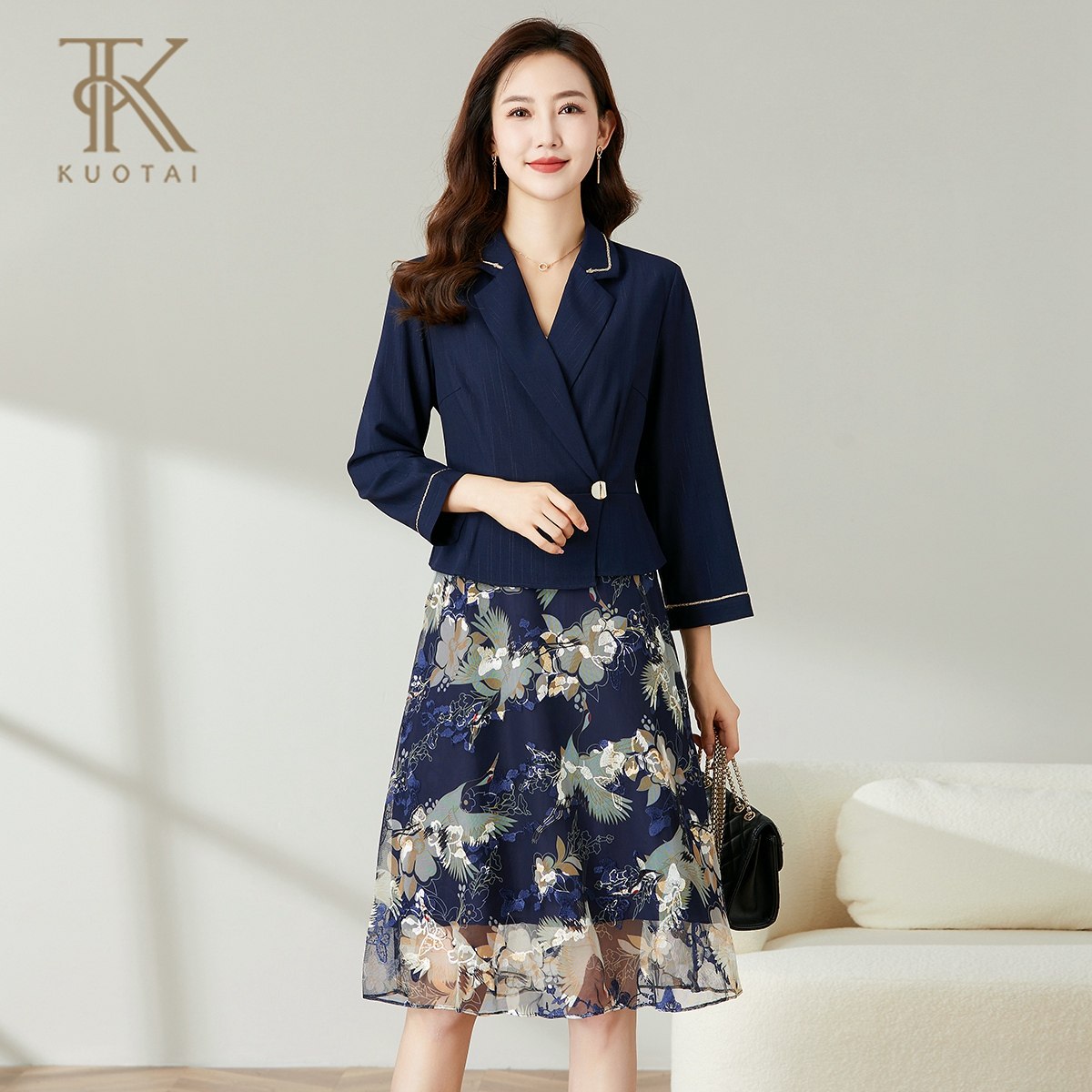 阔太2024秋季新款法式气质金丝提花西装连衣裙立体印花假两件裙子,女装/女士精品,连衣裙,淘宝优惠券,粉丝福利购,淘宝优惠卷