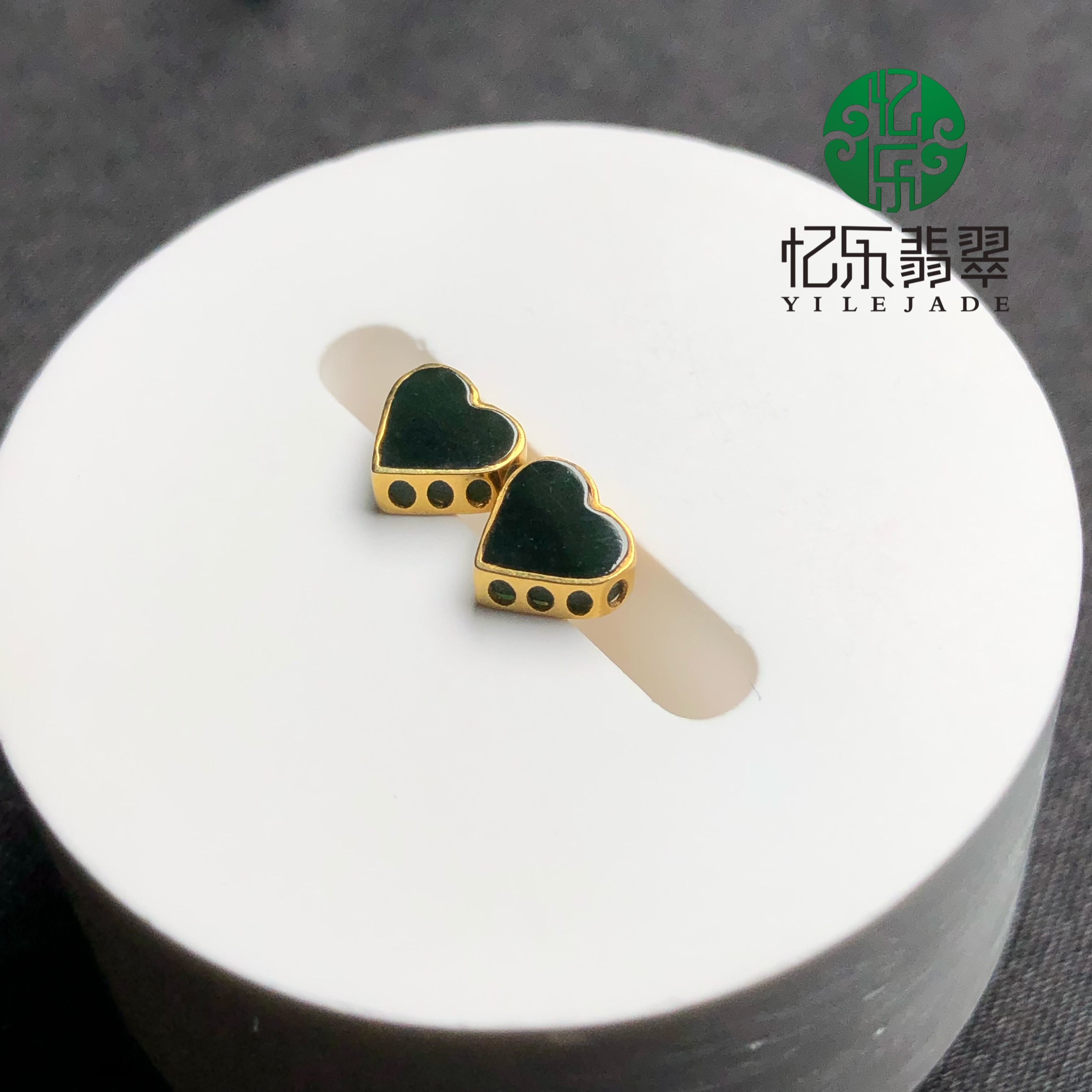 缅甸天然A货翡翠墨翠爱心耳钉18k黄金镶嵌高品质墨翠爱心耳钉