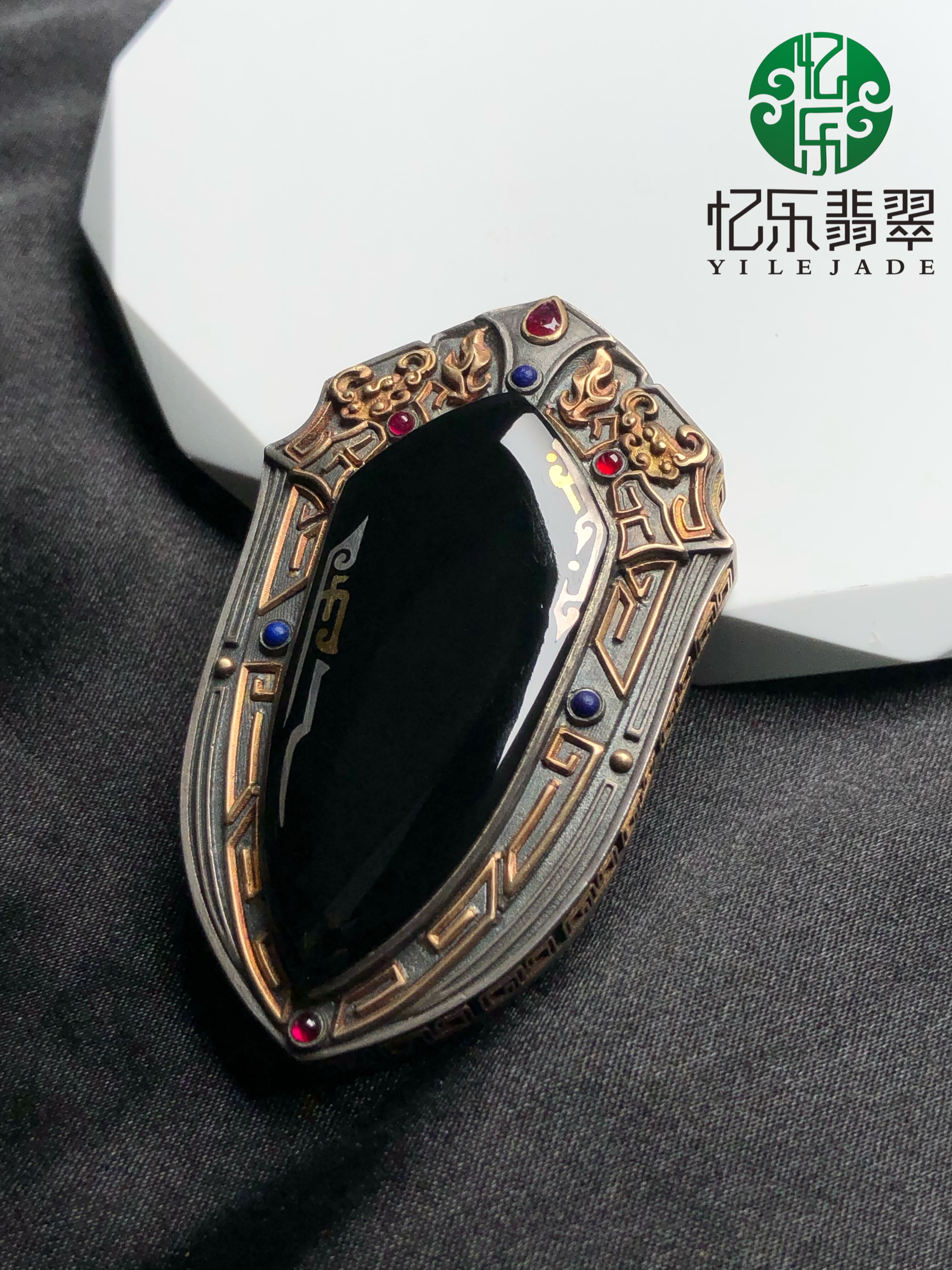 缅甸天然A货翡翠墨翠无事牌吊坠金银错镶嵌盾牌送男友送女友礼物