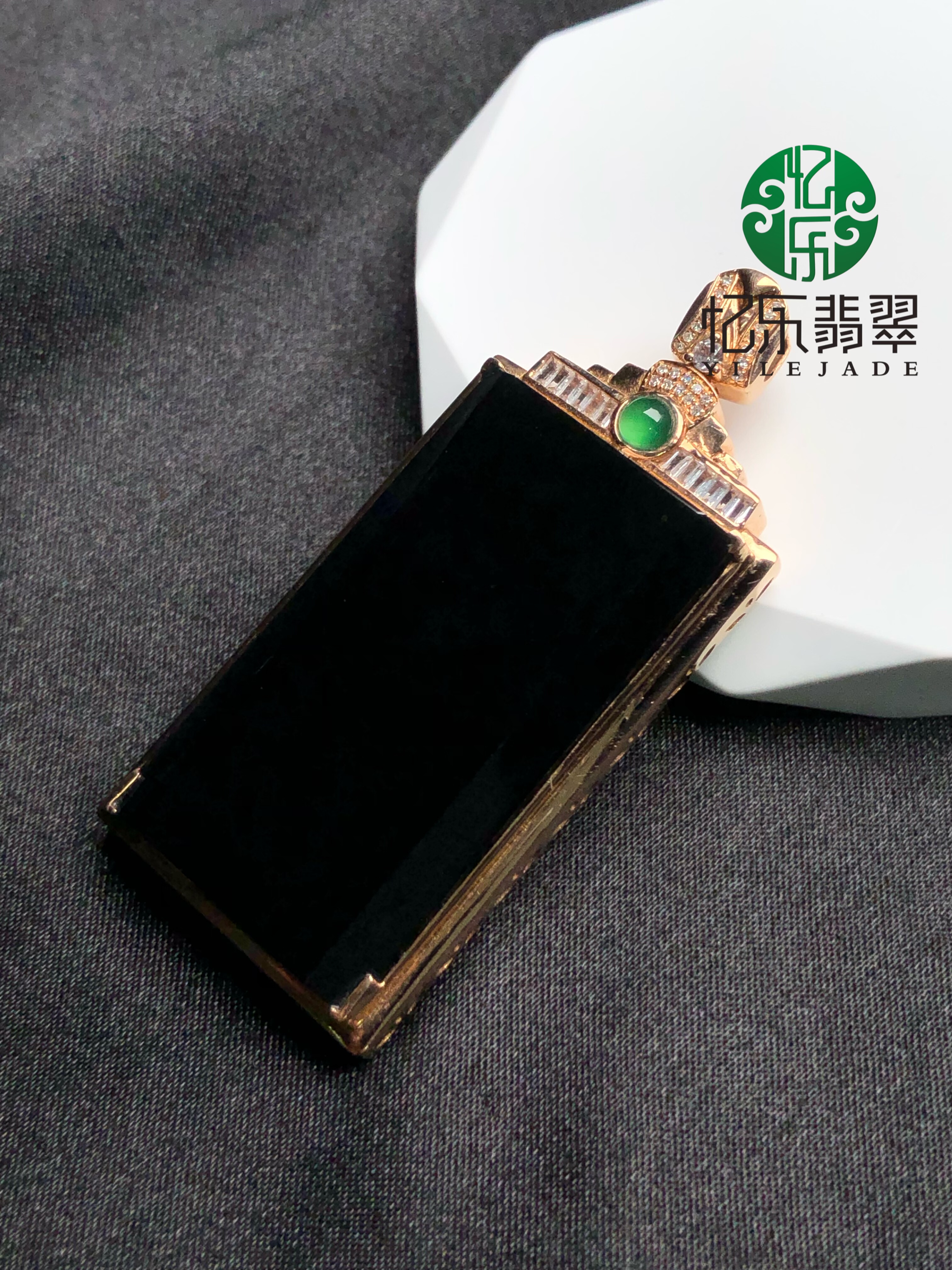 缅甸天然A货翡翠墨翠无事牌吊坠18k金镶嵌墨翠无事牌吊坠送礼首选