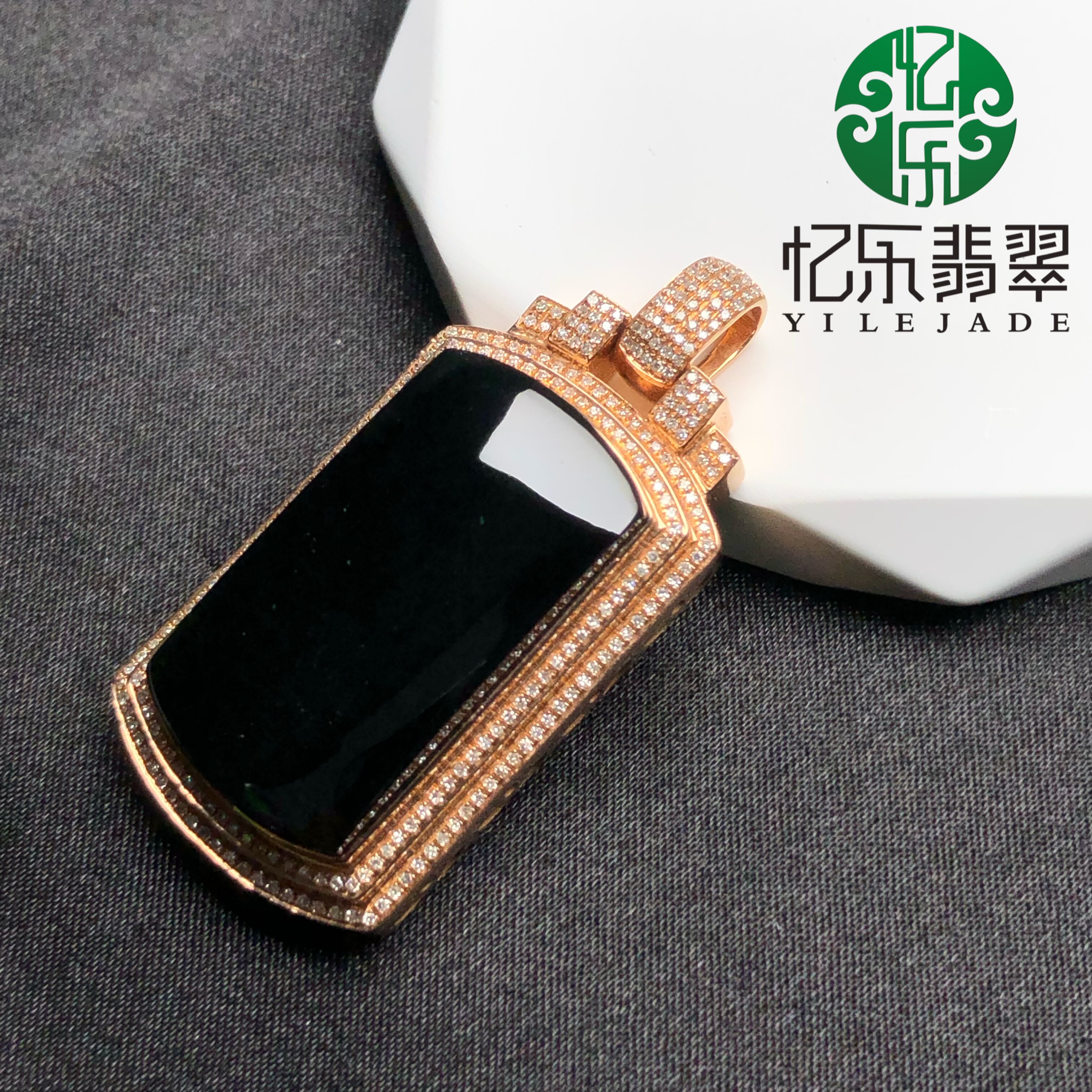 缅甸天然A货翡翠墨翠吊坠18k金无事牌马鞍吊坠送女友送妈妈礼物