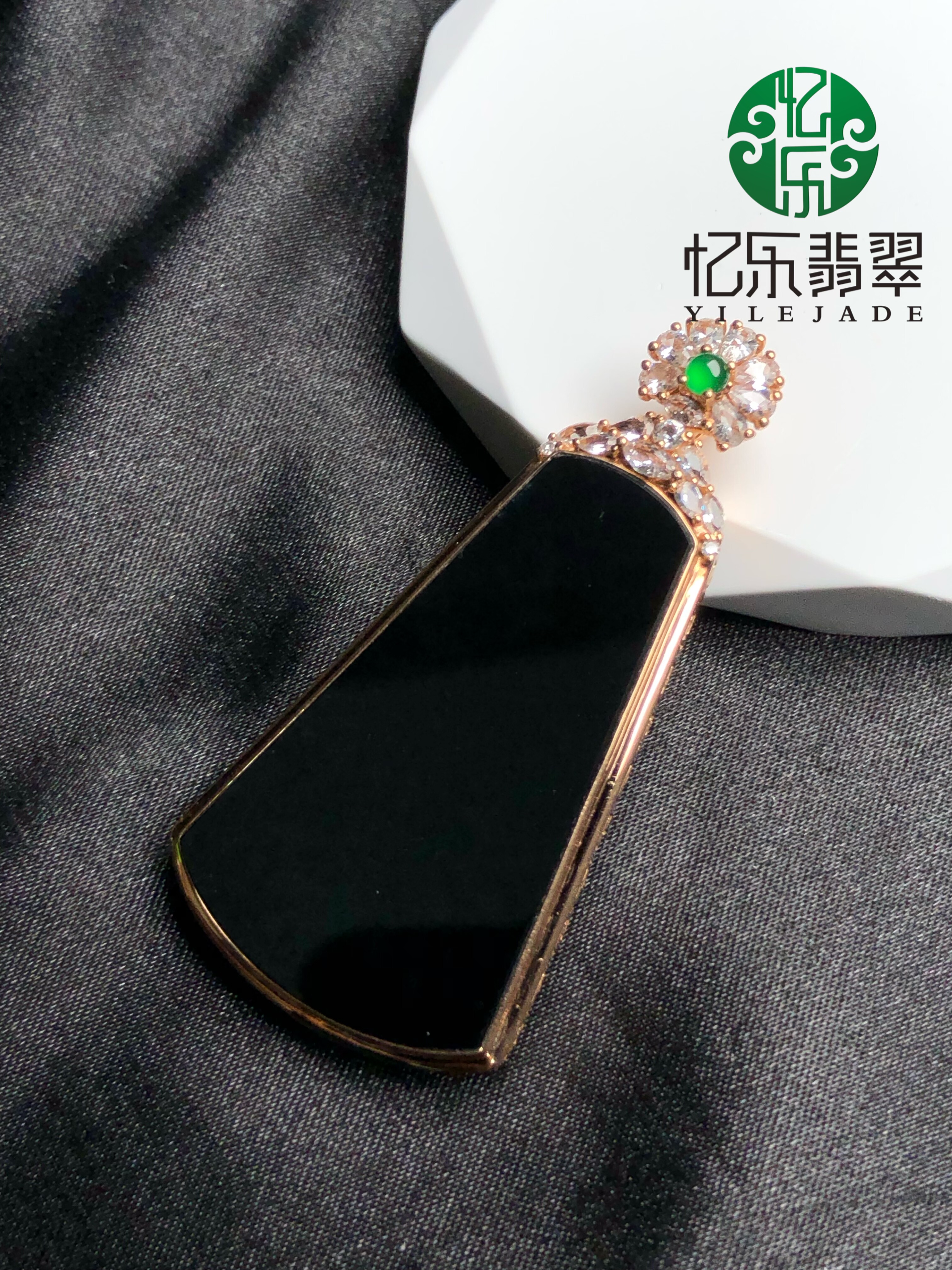 缅甸天然A货翡翠墨翠无事牌吊坠18k金镶嵌梯形无事牌吊坠送礼首选