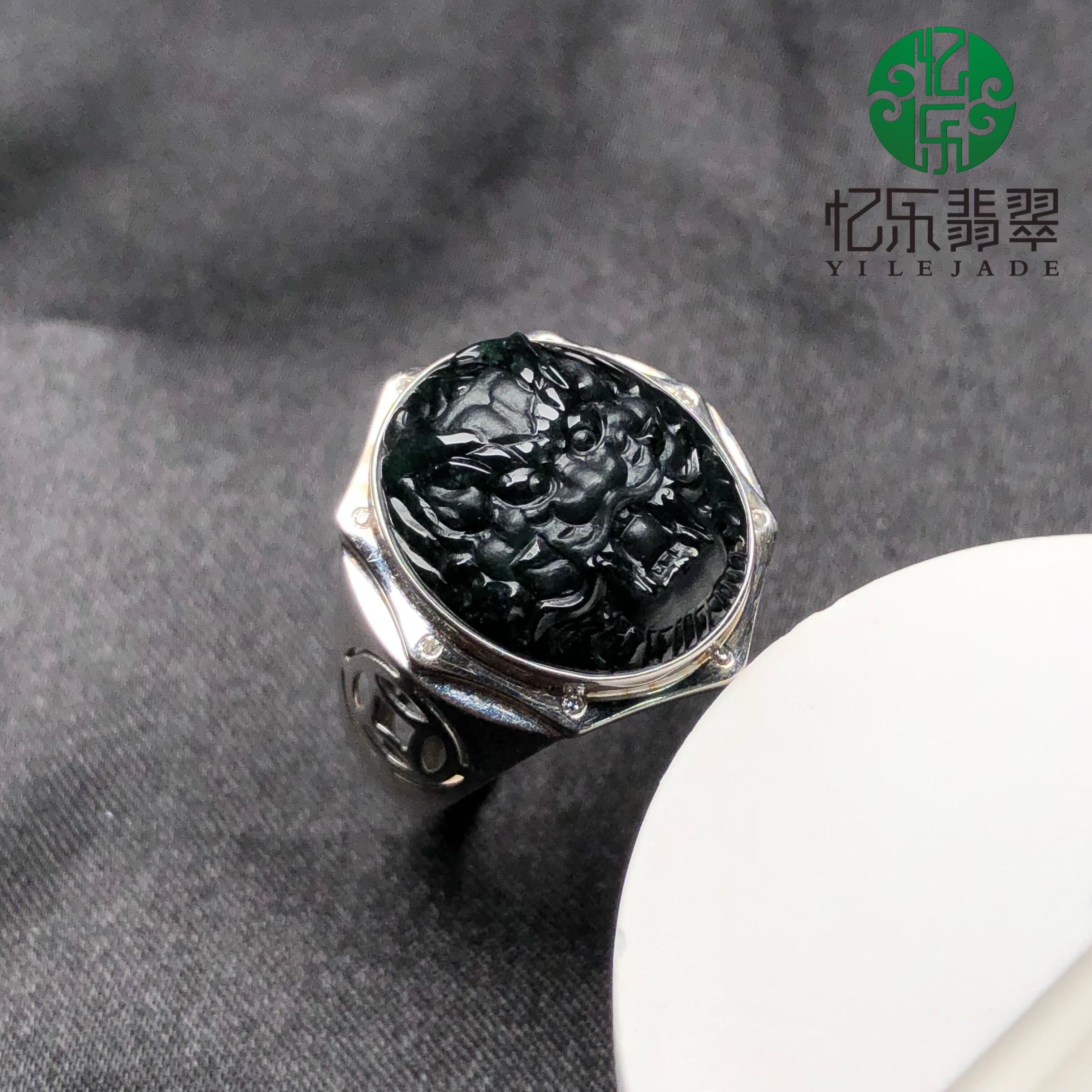 缅甸天然A货翡翠墨翠龙头戒指18k金镶嵌龙头男戒送长辈礼物首选