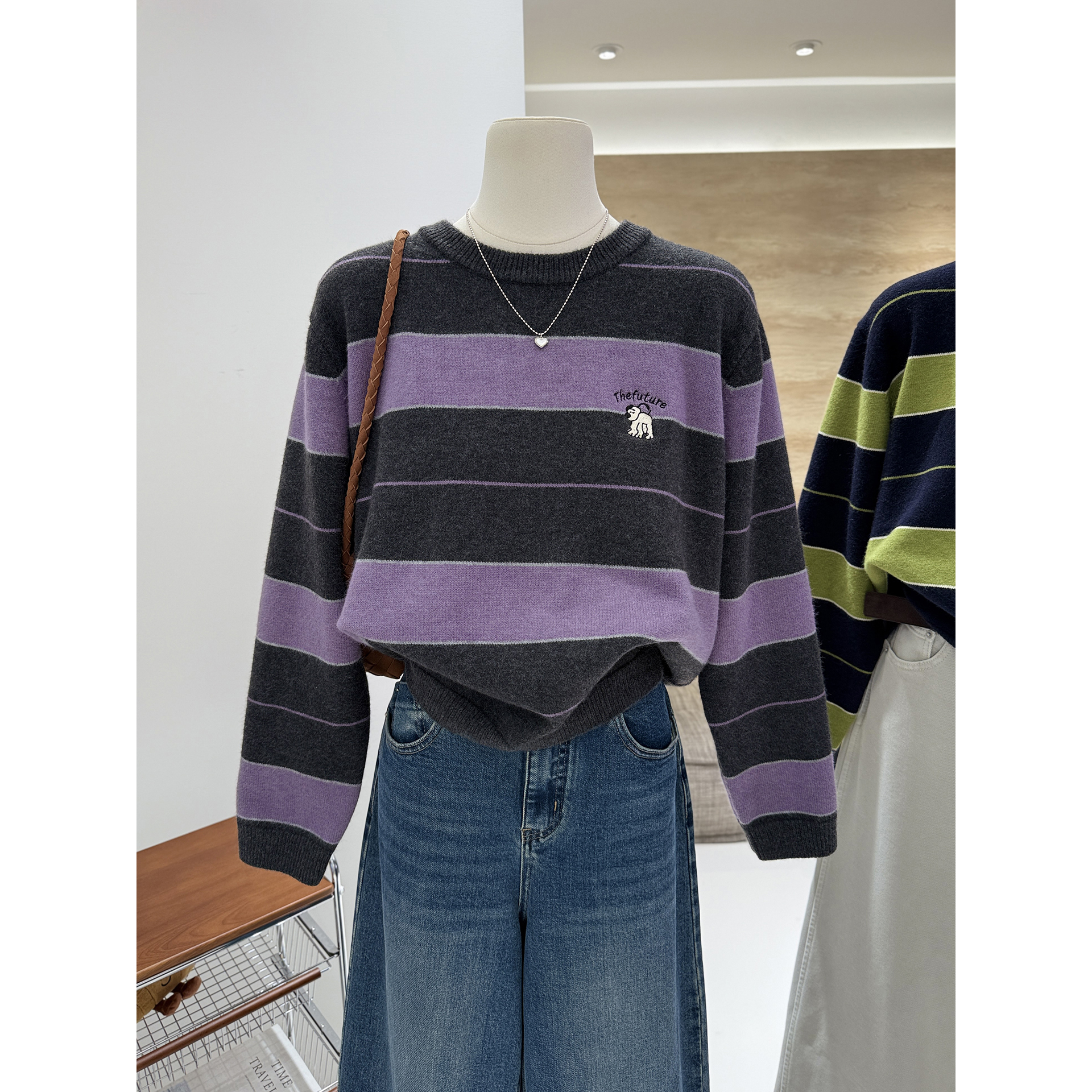 韩系简约卡通刺绣横条纹毛衣