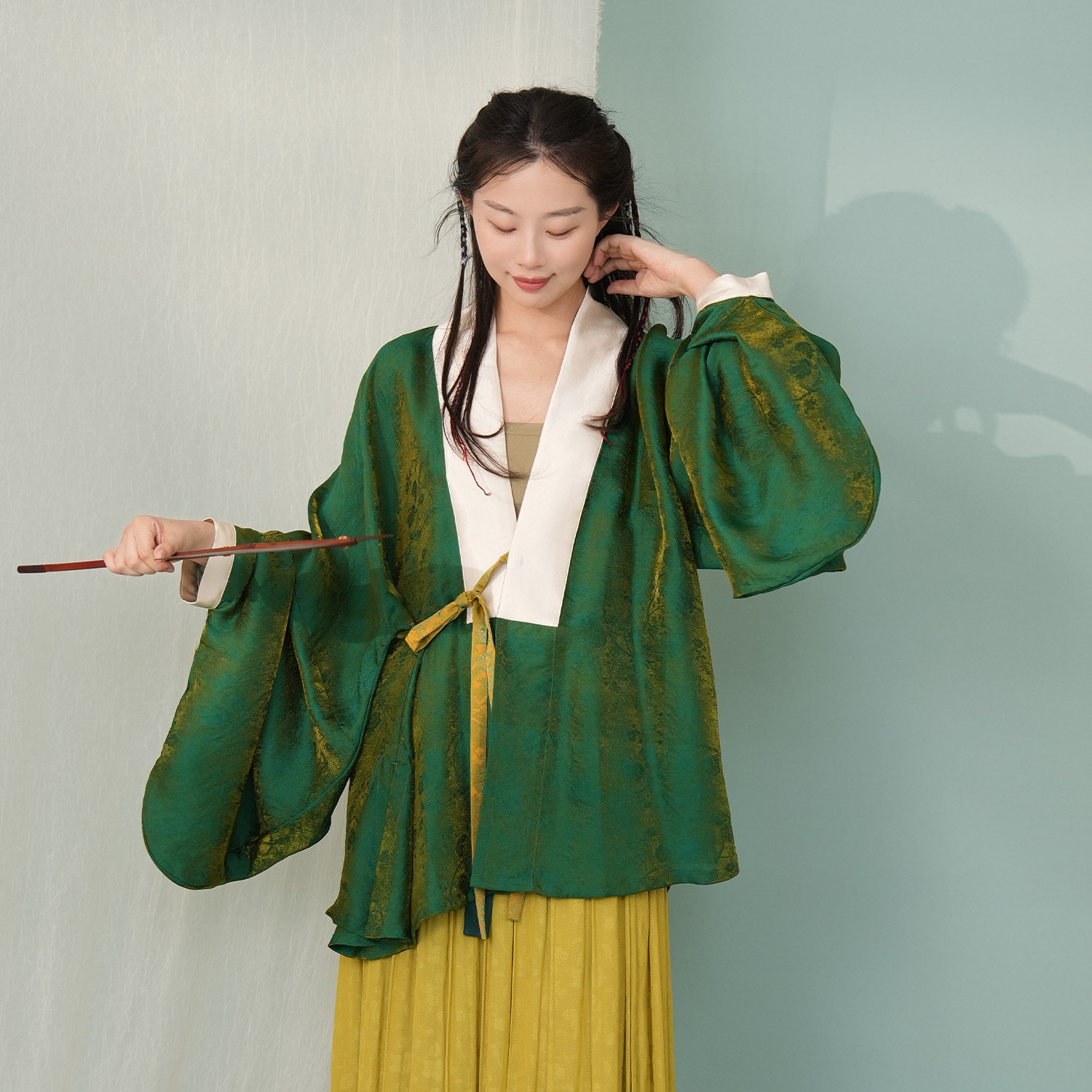 谜阿凰山野来信明制琵琶袖汉服女图片