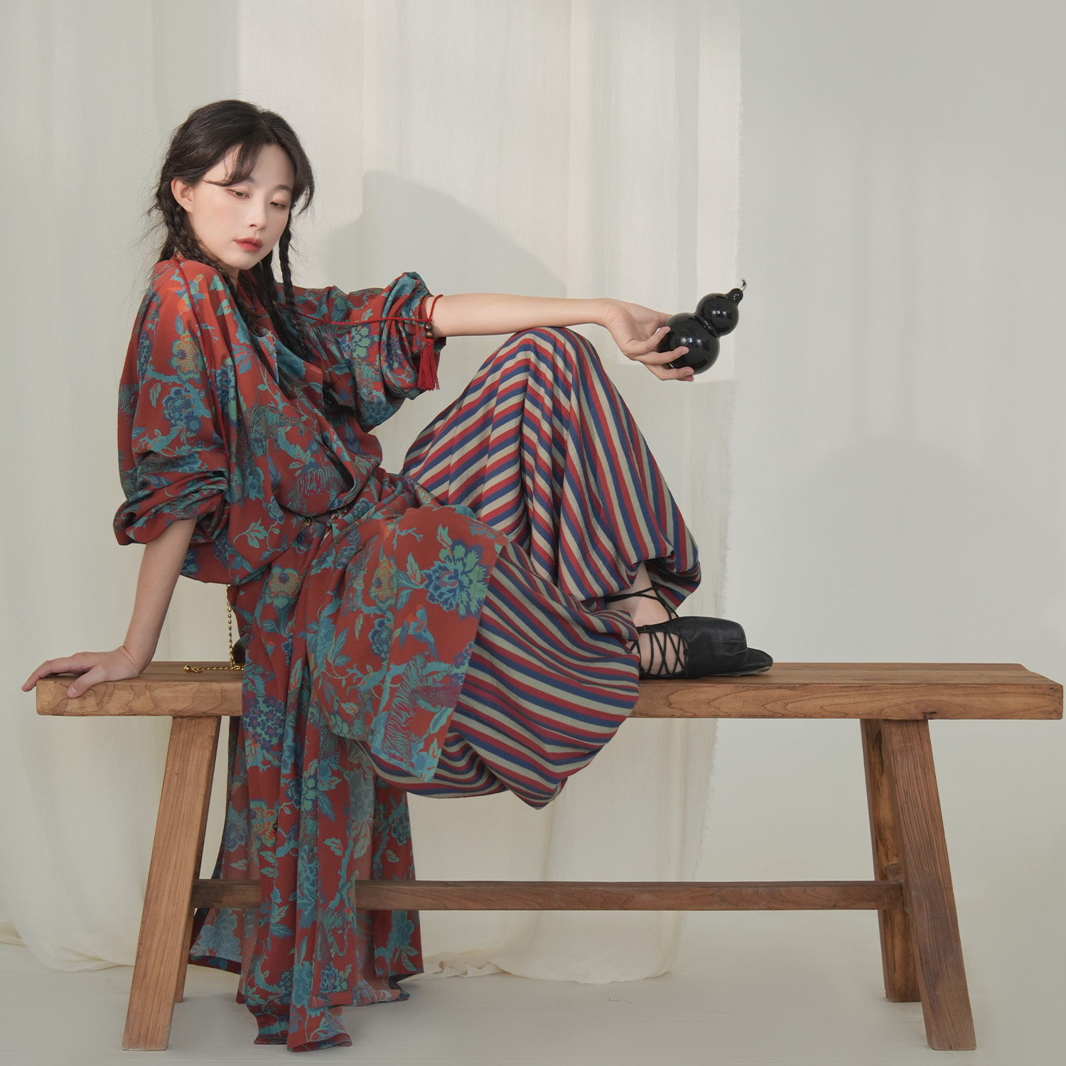谜阿凰虎嗅蔷薇圆领袍唐制汉服女图片
