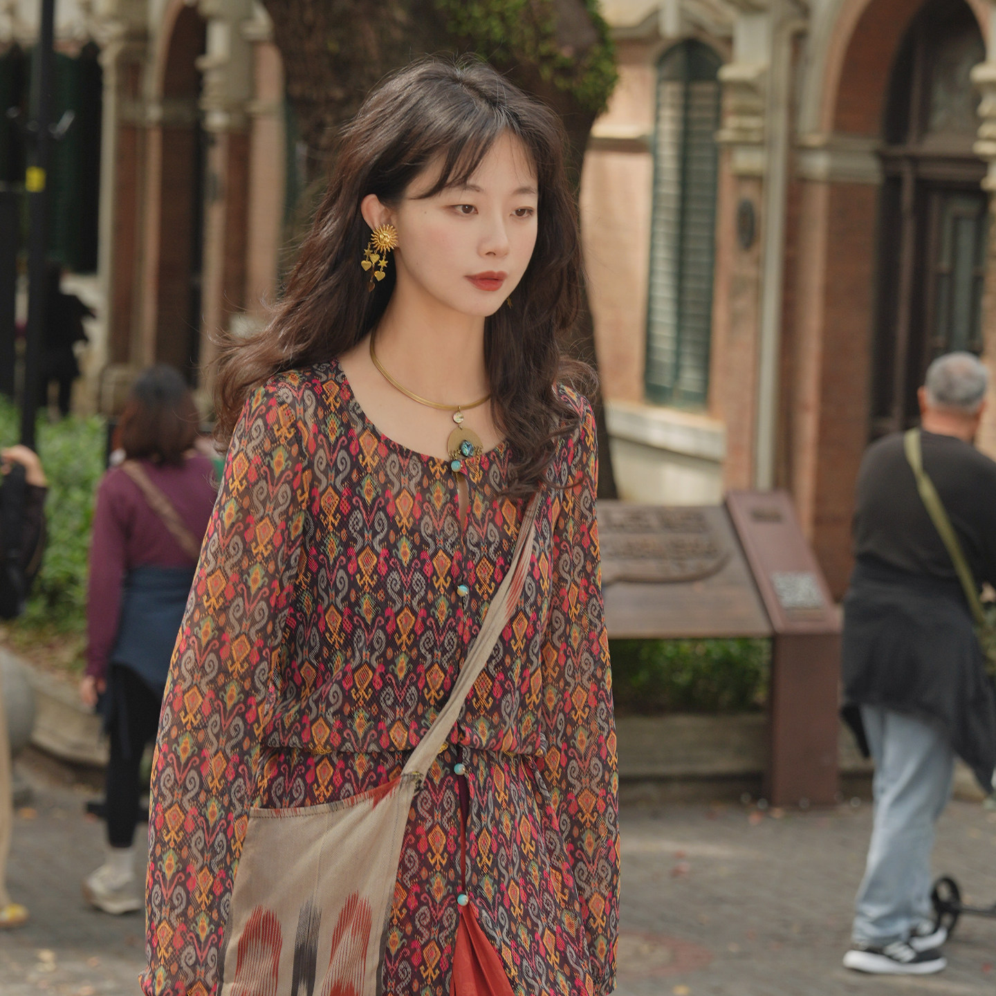 谜阿凰【绮簇】原创汉服上衣艾德莱斯花纹蕾丝外搭开衫春夏女长衫