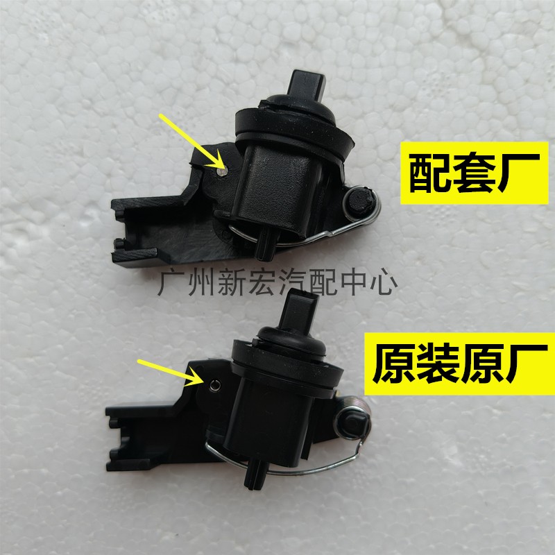适用于颐达骐达轩逸油箱门卡扣骊威逍客劲客蓝鸟途达油箱盖锁扣钩