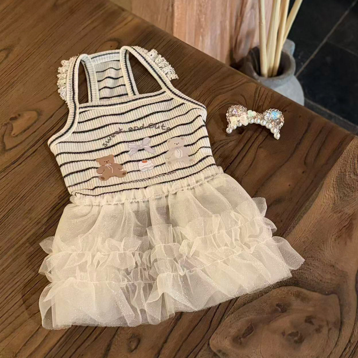 韩系小众文艺风宠物衣服进口亚麻小型犬蕾丝冰激凌网纱吊带连衣裙