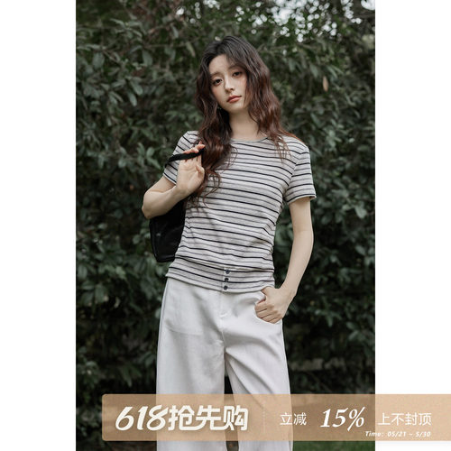 夕蒙2026新款春夏韩系chic上衣纽扣小众圆领灰色条纹正肩短袖t恤