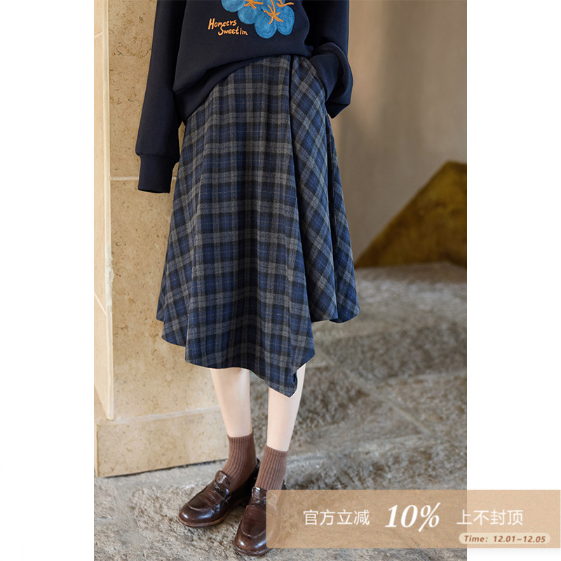 夕蒙2025新款秋冬韩系气质裙子不规则设计感小众藏蓝格纹半身裙女