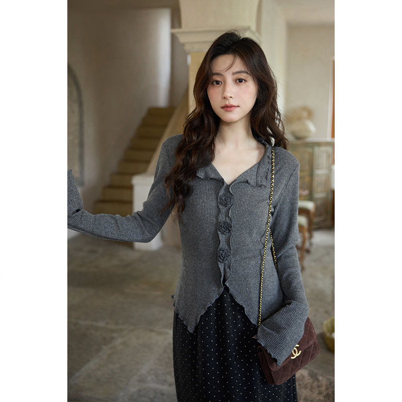 夕蒙2025新款秋韩系气质设计感小个子上衣修身小众v领长袖t恤女