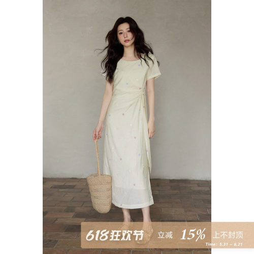 夕蒙2026新款夏季韩系气质设计感裙子收腰显瘦长裙绣花绑带连衣裙